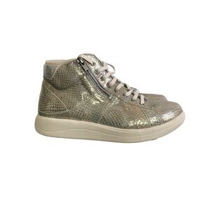 Strive silver fur lined sneaker